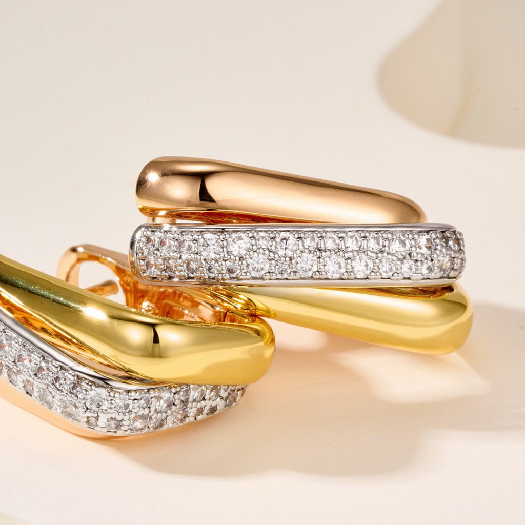 [LUXE JEWELRY] TRINITY HALF DIAMOND  CUSHION EARRINGS