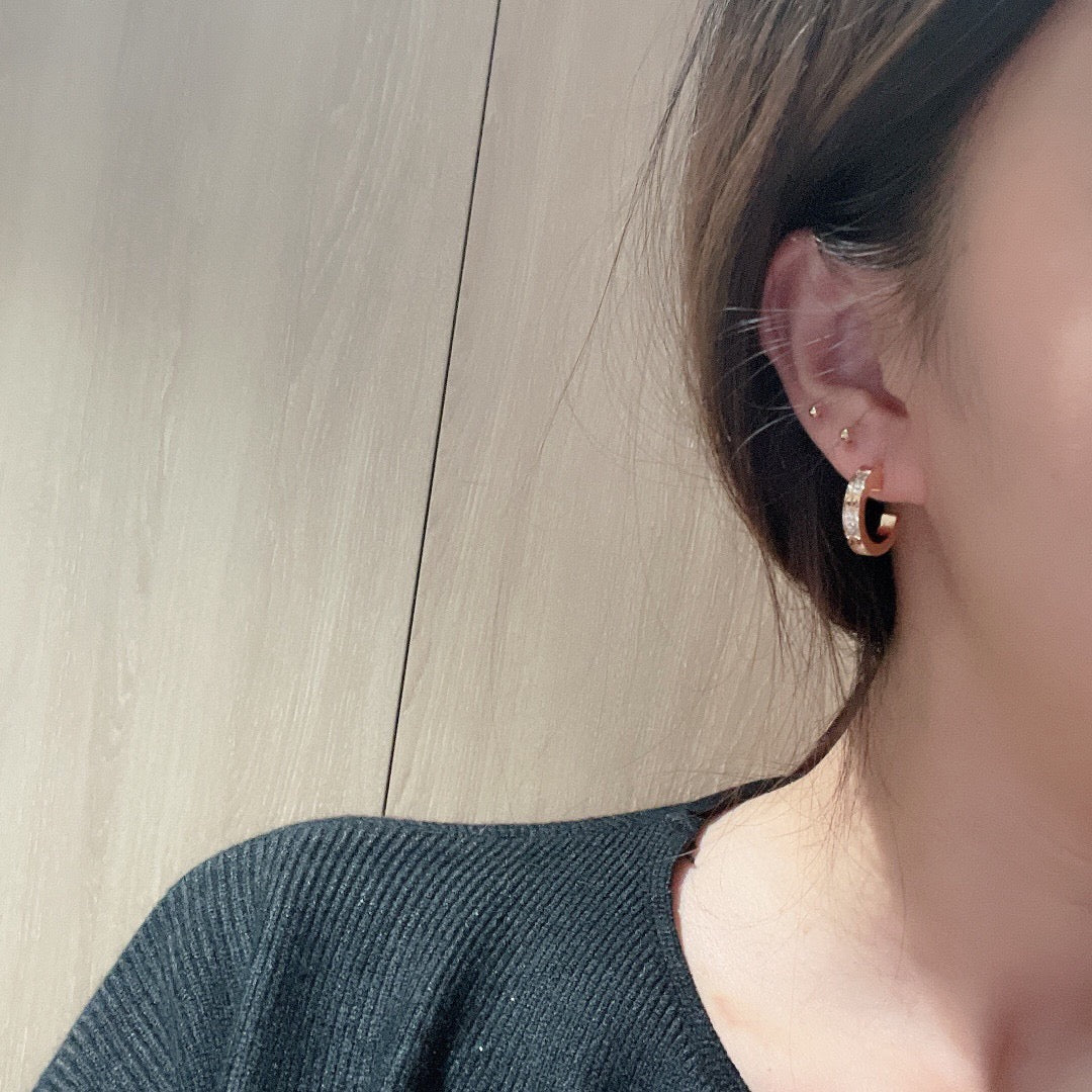 [LUXE JEWELRY] LOVE 5.5MM DIAMOND PAVED EARRINGS