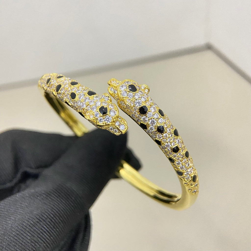 [LUXE JEWELRY] PANTHERE DOUBLE HEADED HALF DIAMOND OPEN BRACELET