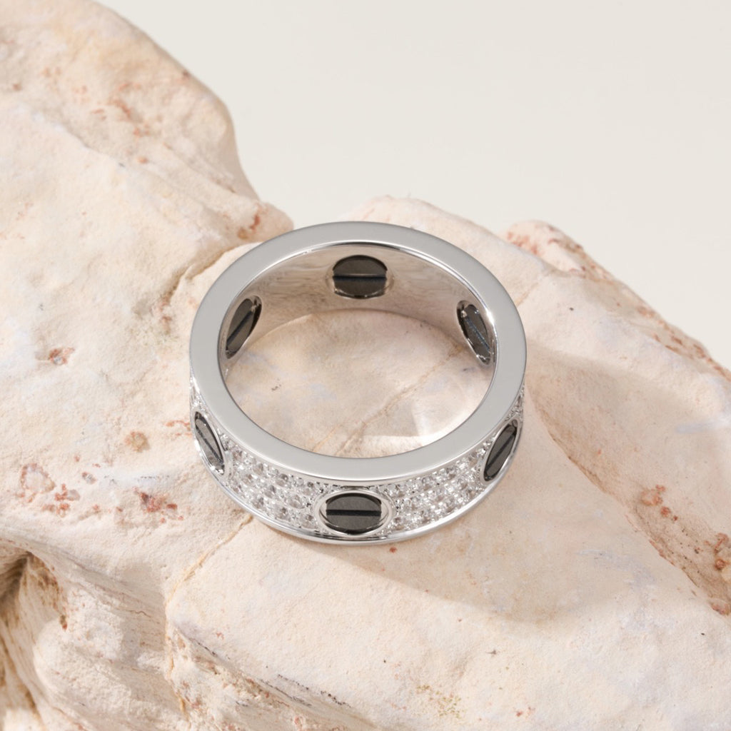 [LUXE JEWELRY] LOVE RING 5.5MM DIAMONDS PAVED CERAMIC