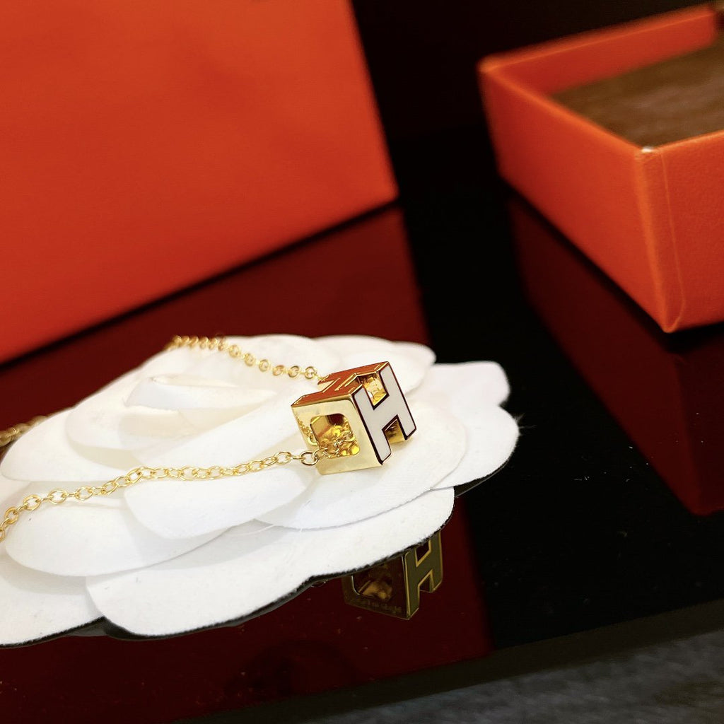 [LUXE JEWELRY]H WHITE SQUARE GOLD NECKLACE