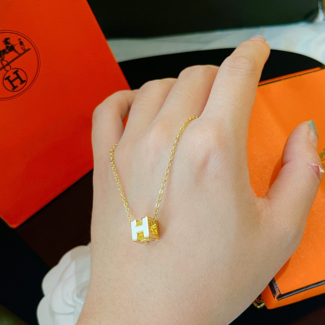 [LUXE JEWELRY]H WHITE SQUARE GOLD NECKLACE