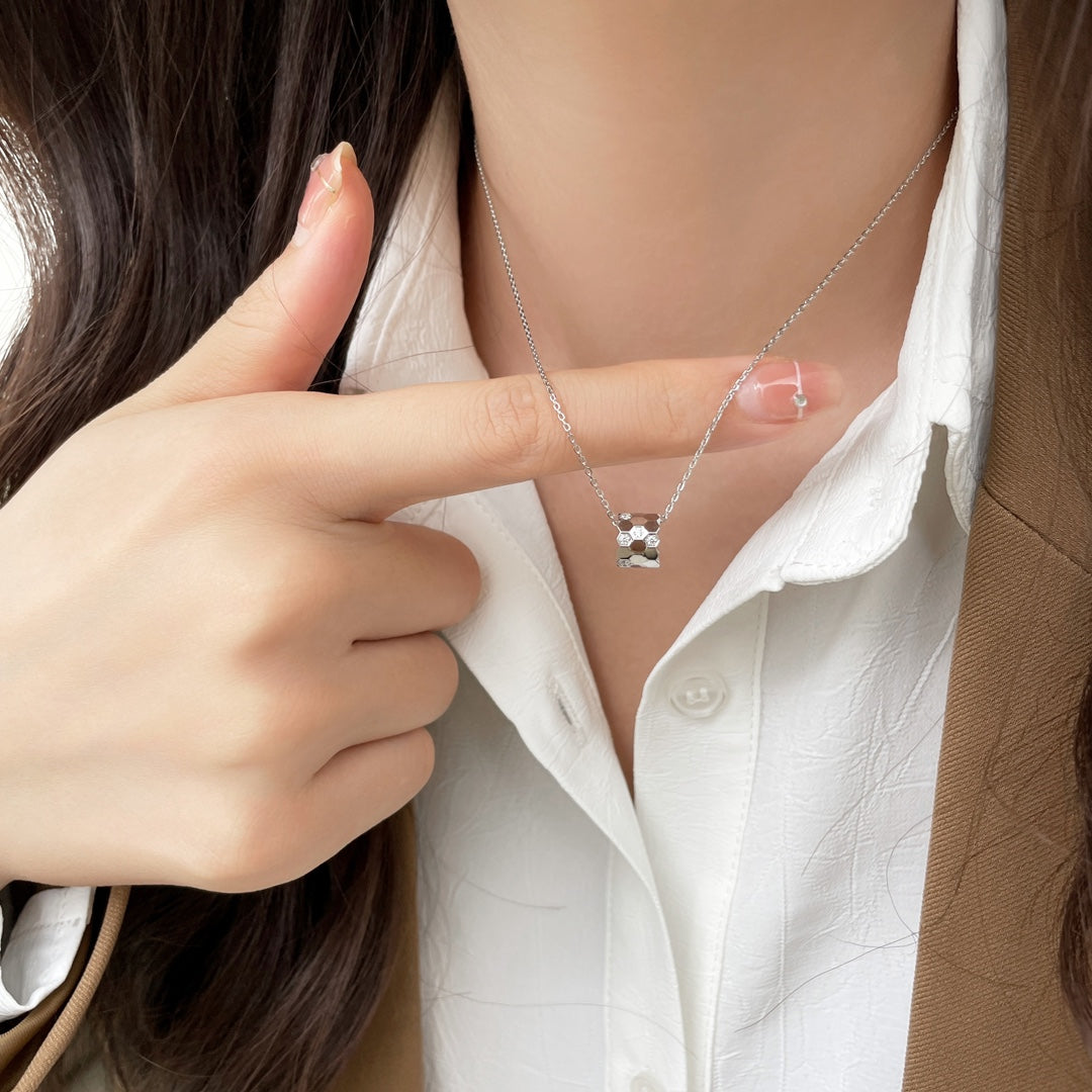[LUXE JEWELRY]BEE MINI PEDANT DIAMOND NECKLACE