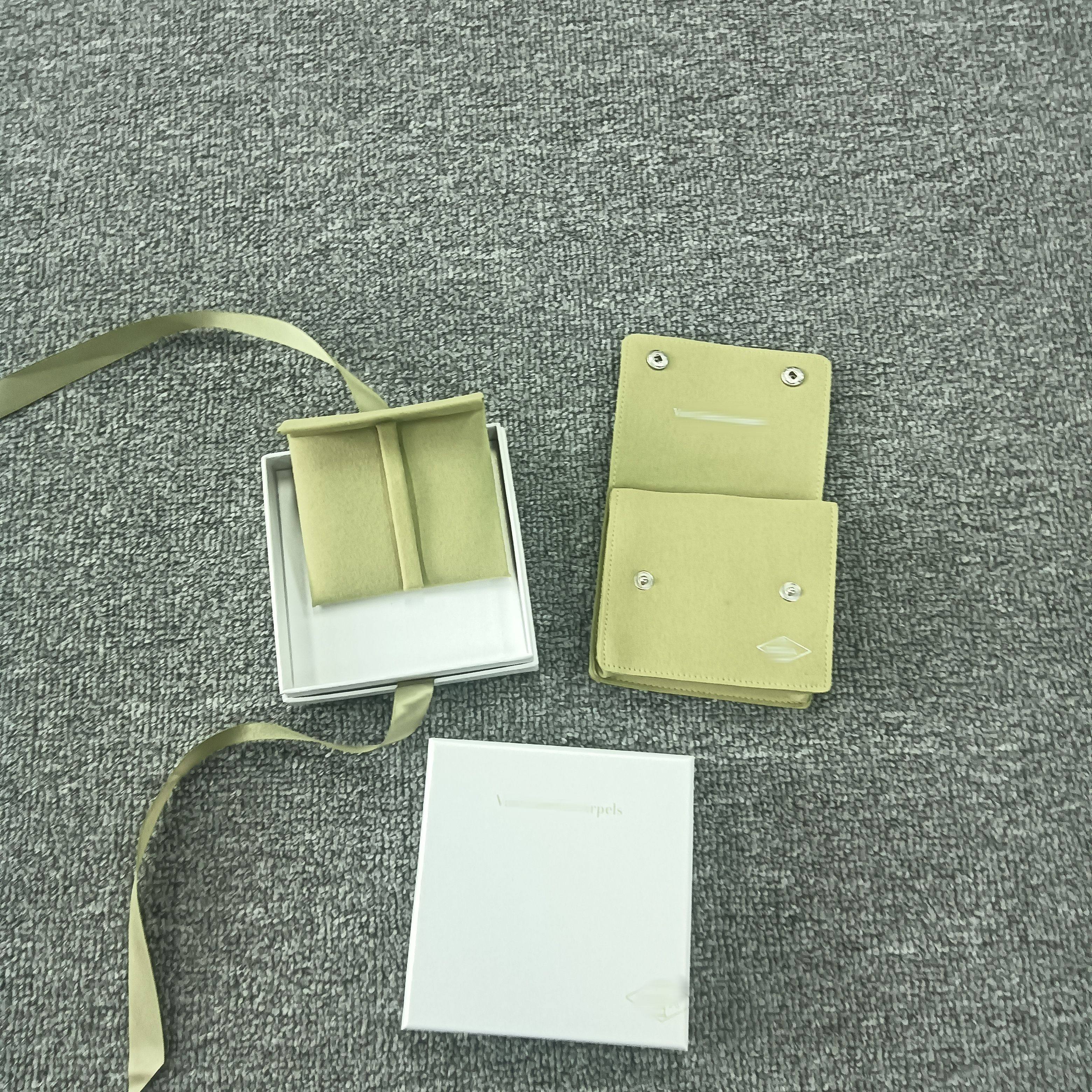 [LUXE] VA CLOVER BOX GIFT BAG