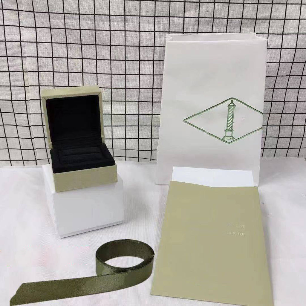 [LUXE] VA CLOVER BOX GIFT BAG