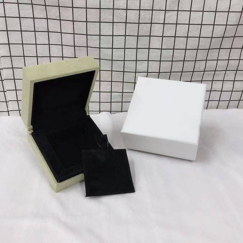 [LUXE] VA CLOVER BOX GIFT BAG
