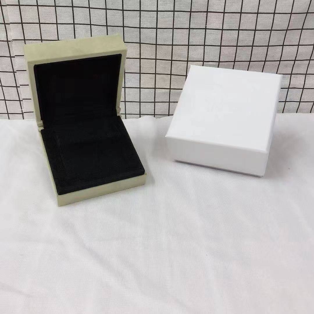 [LUXE] VA CLOVER BOX GIFT BAG