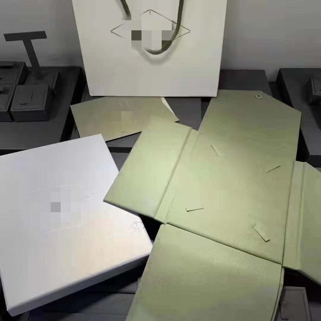 [LUXE] VA CLOVER BOX GIFT BAG