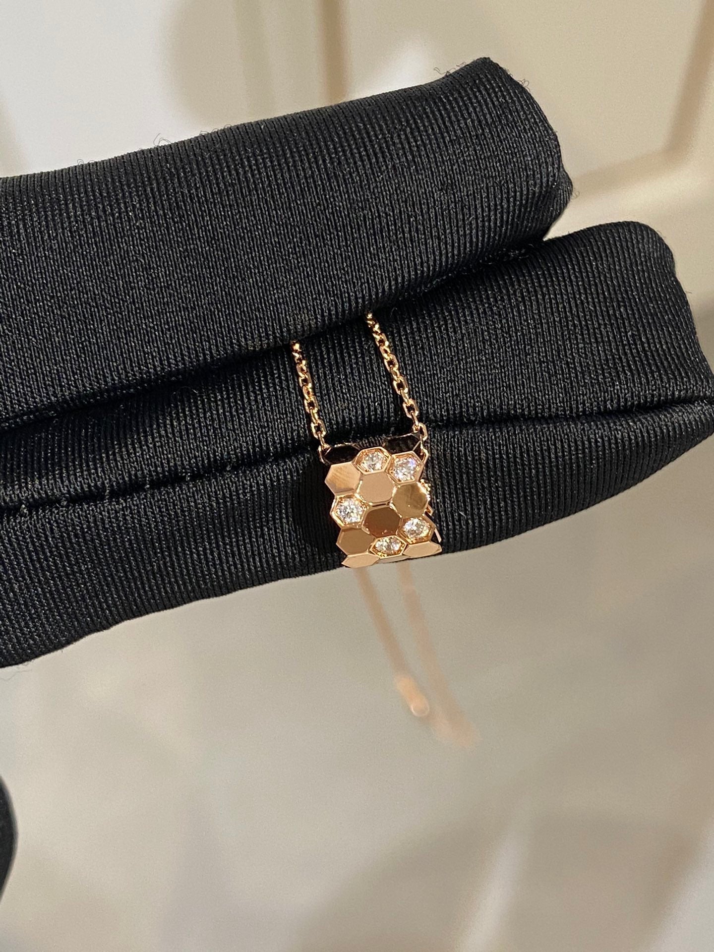 [LUXE JEWELRY]BEE LOVE DIAMOND NECKLACE