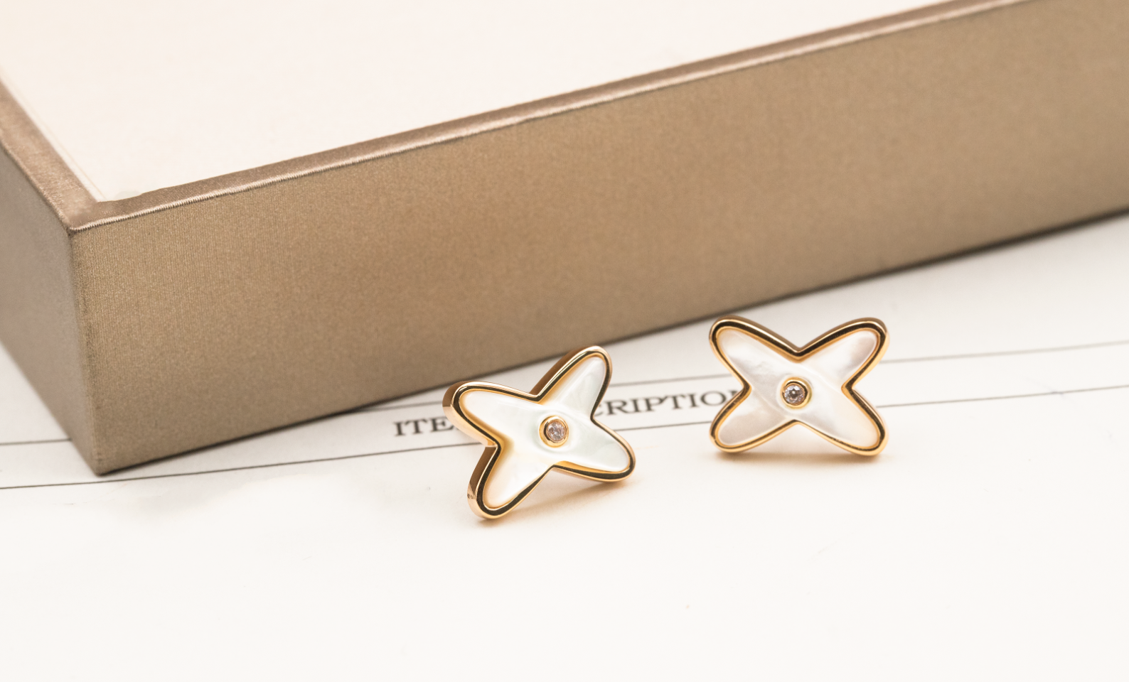 [LUXE JEWELRY]JEUX DE WHITE MOP ROSE GOLD DIAMOND EARRINGS