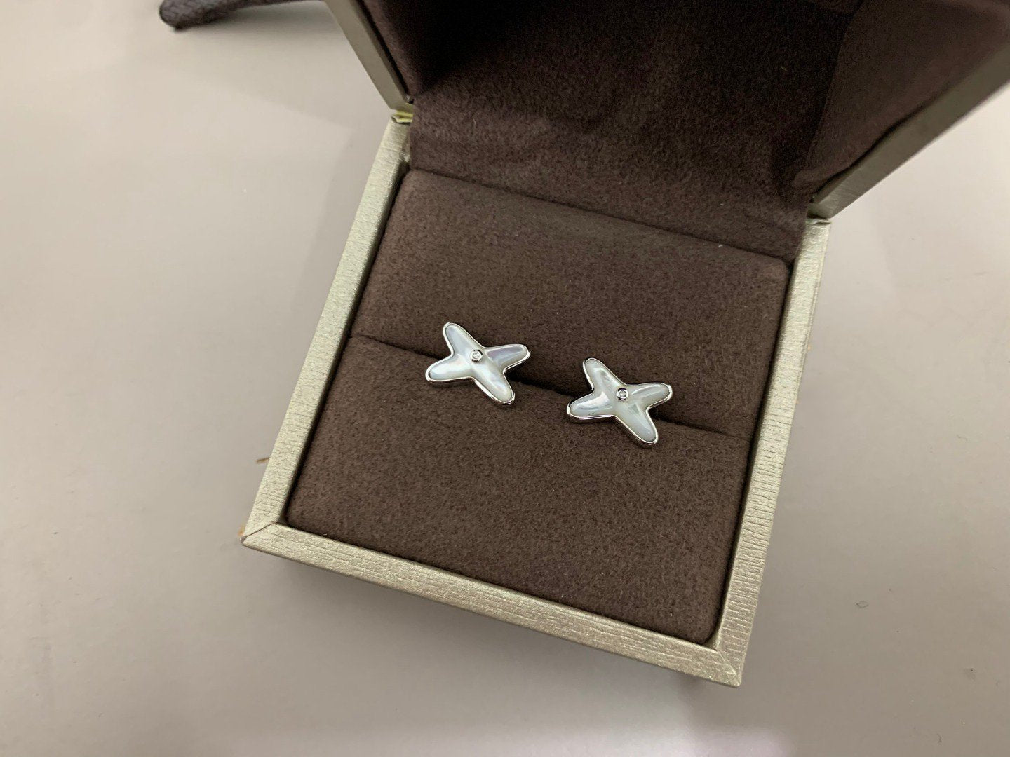 [LUXE JEWELRY]JEUX DE WHITE MOP SILVER DIAMOND EARRINGS