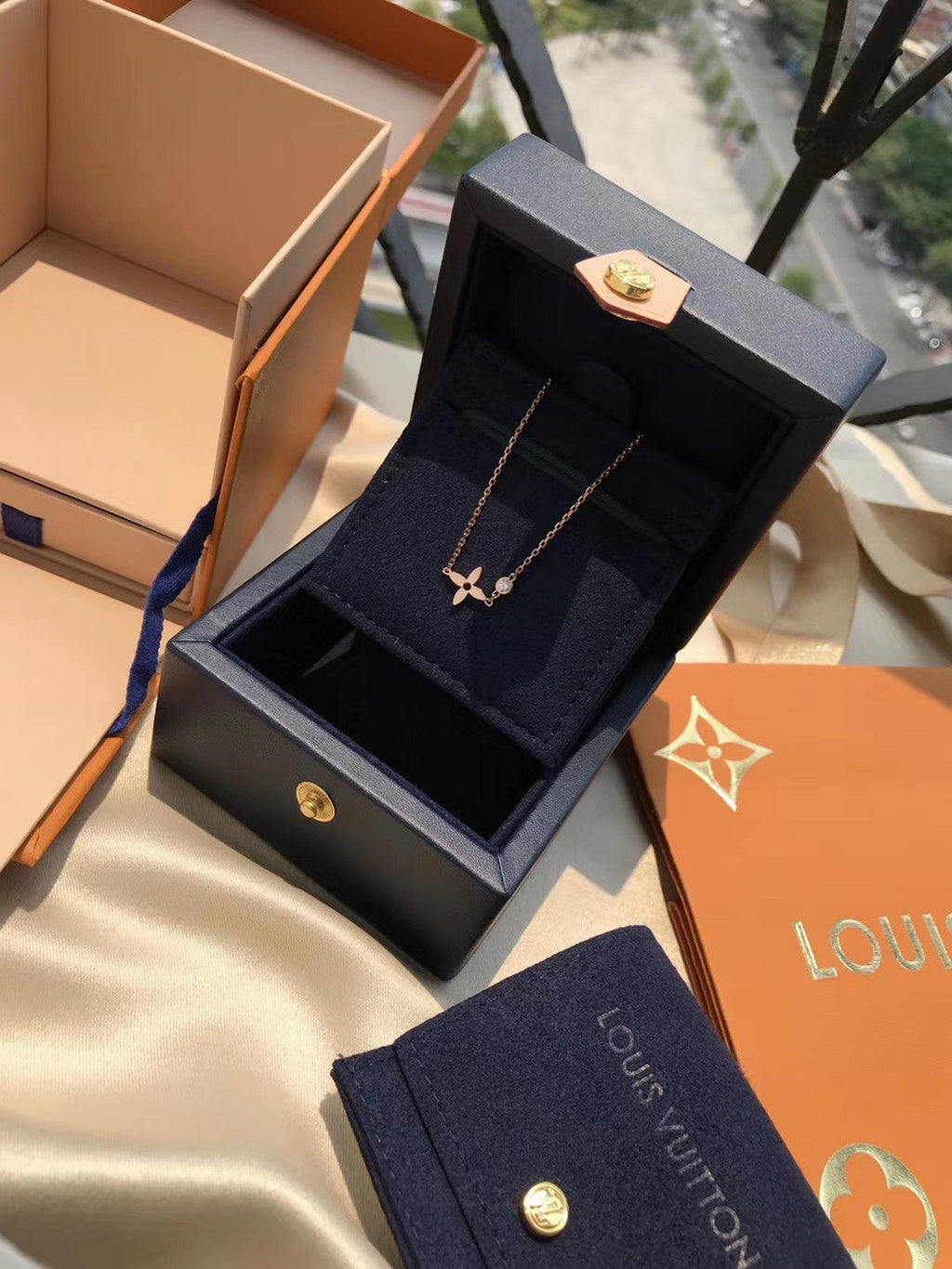 [LUXE JEWELRY]BLOSSOM PENDANT PINK GOLD AND DIAMOND
