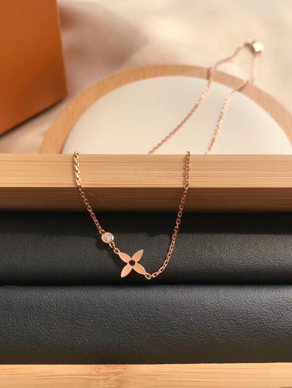 [LUXE JEWELRY]BLOSSOM PENDANT PINK GOLD AND DIAMOND