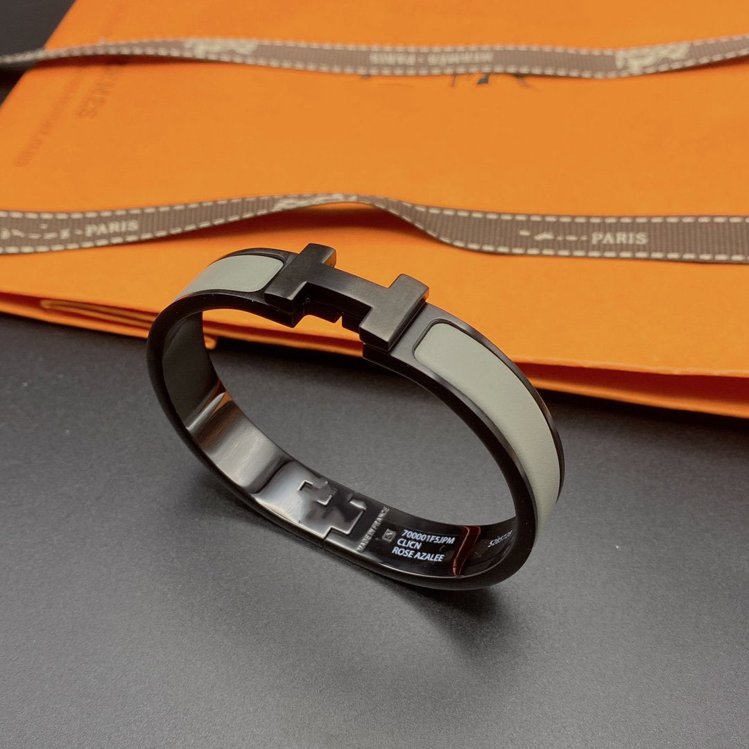 [LUXE JEWELRY]CLIC HM SO BLACK GREY BRACELET