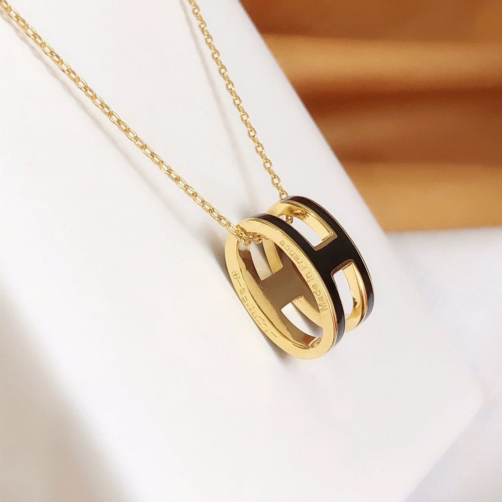 [LUXE JEWELRY]HM CLIC BLACK ENAMEL GOLD NECKLACE