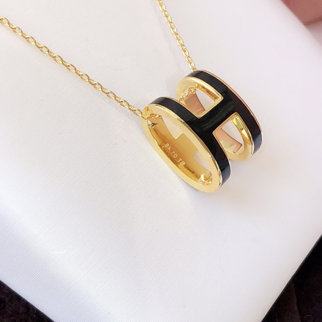 [LUXE JEWELRY]HM CLIC BLACK ENAMEL GOLD NECKLACE