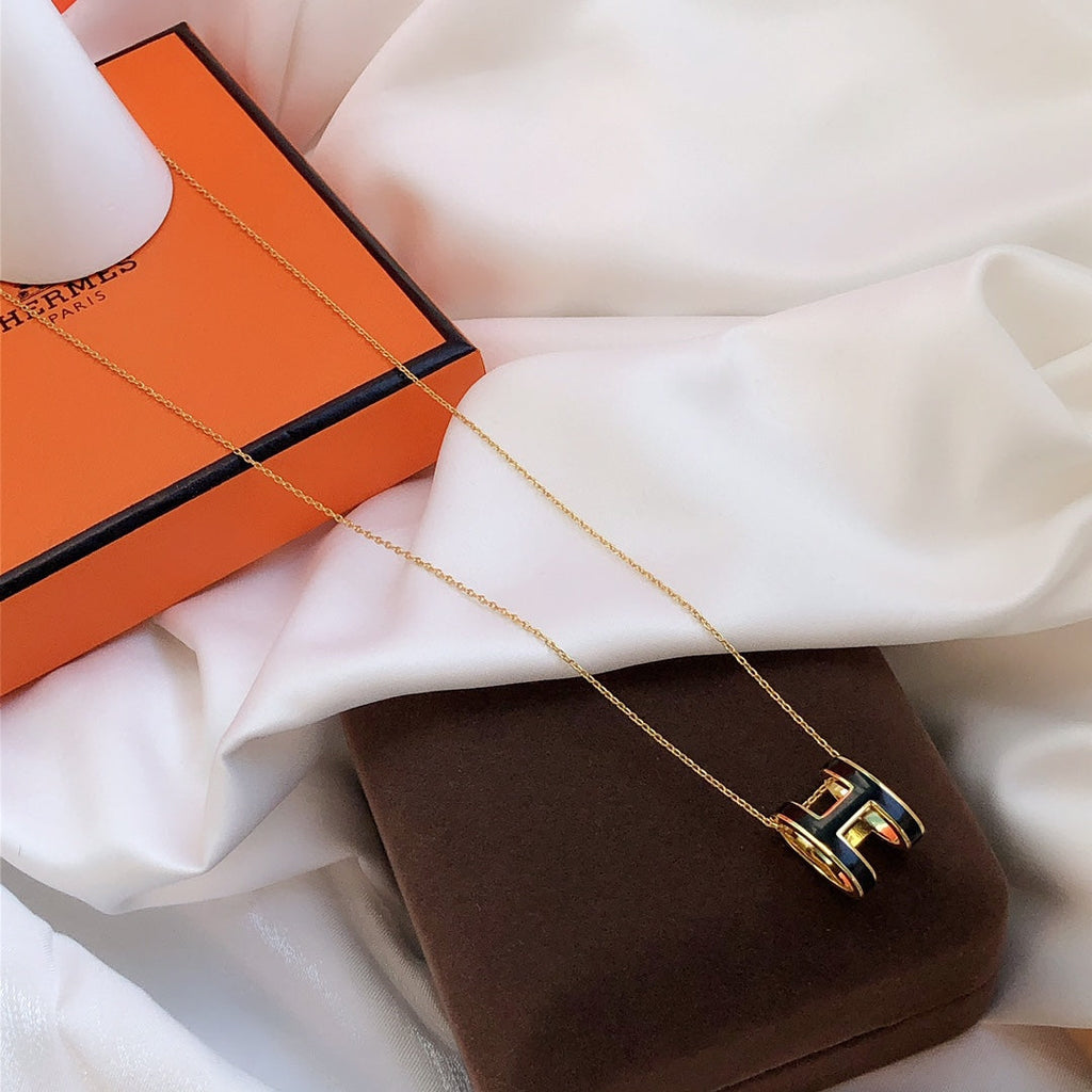 [LUXE JEWELRY]HM CLIC BLACK ENAMEL GOLD NECKLACE