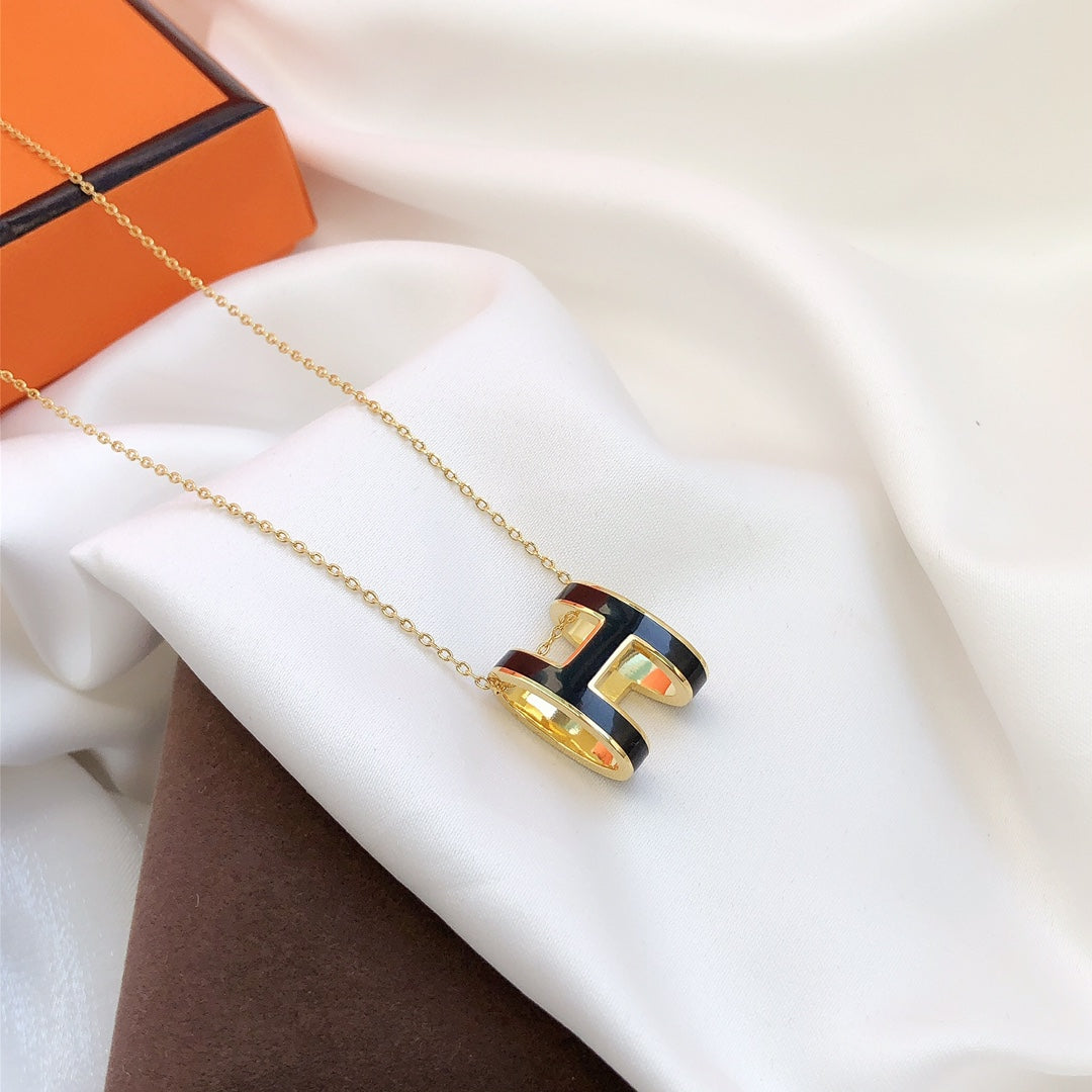 [LUXE JEWELRY]HM CLIC BLACK ENAMEL GOLD NECKLACE