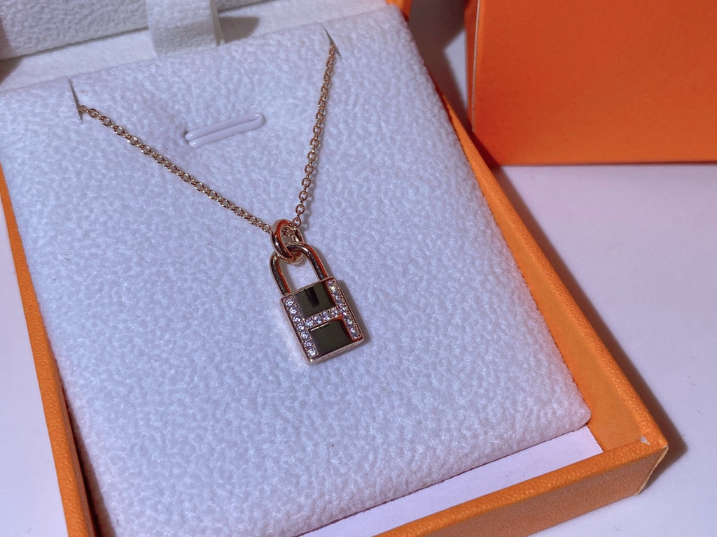 [LUXE JEWELRY]HM ADVANCED NICHE LOCK HEAD NECKLACE DIAMONDS