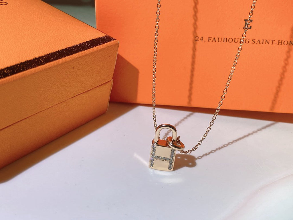 [LUXE JEWELRY]HM ADVANCED NICHE LOCK HEAD NECKLACE DIAMONDS