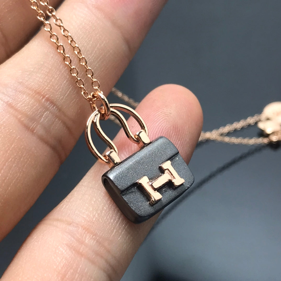 [LUXE JEWELRY]WOMEN'S HM AMULETTES CONSTANCE PENDANT NECKLACE