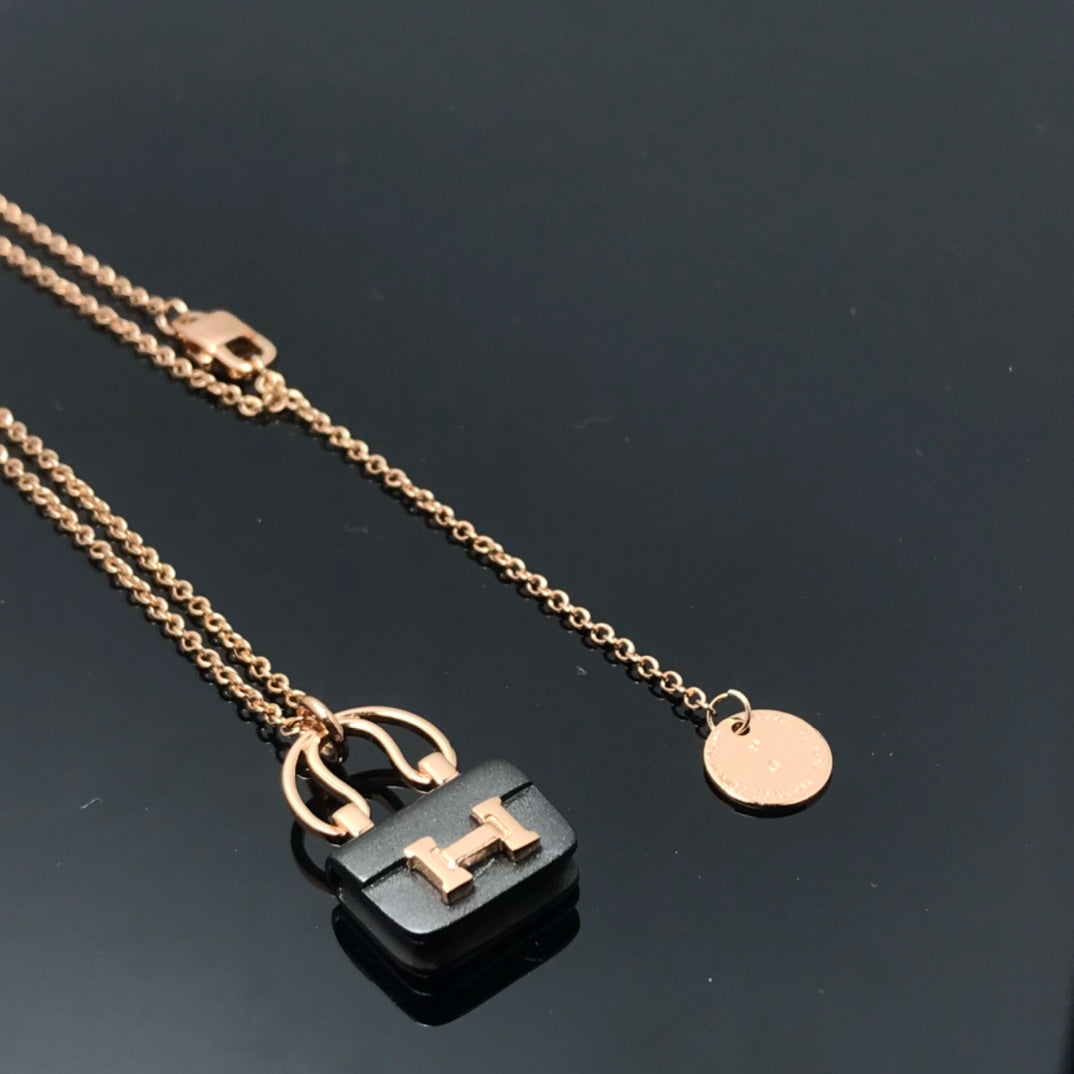 [LUXE JEWELRY]WOMEN'S HM AMULETTES CONSTANCE PENDANT NECKLACE