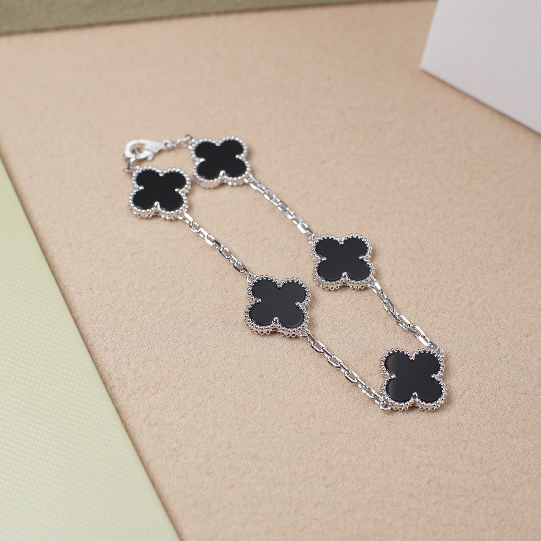 [LUXE JEWELRY] CLOVER 5 MOTIF ONYXS BRACELET COLLECTION
