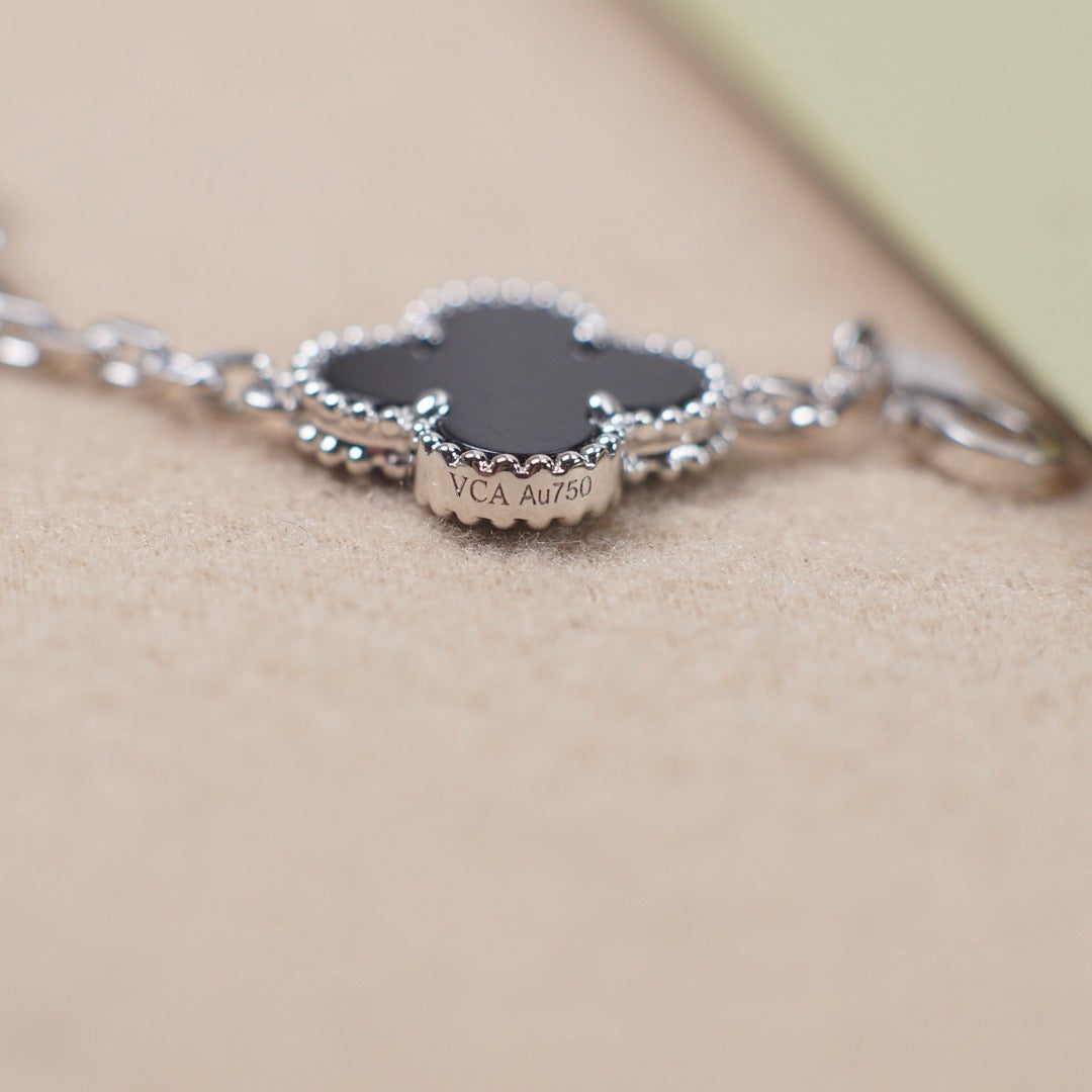 [LUXE JEWELRY] CLOVER 5 MOTIF ONYXS BRACELET COLLECTION