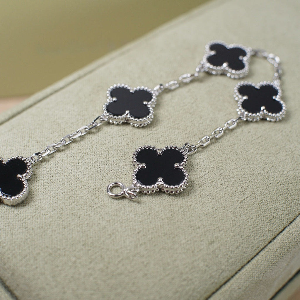 [LUXE JEWELRY] CLOVER 5 MOTIF ONYXS BRACELET COLLECTION
