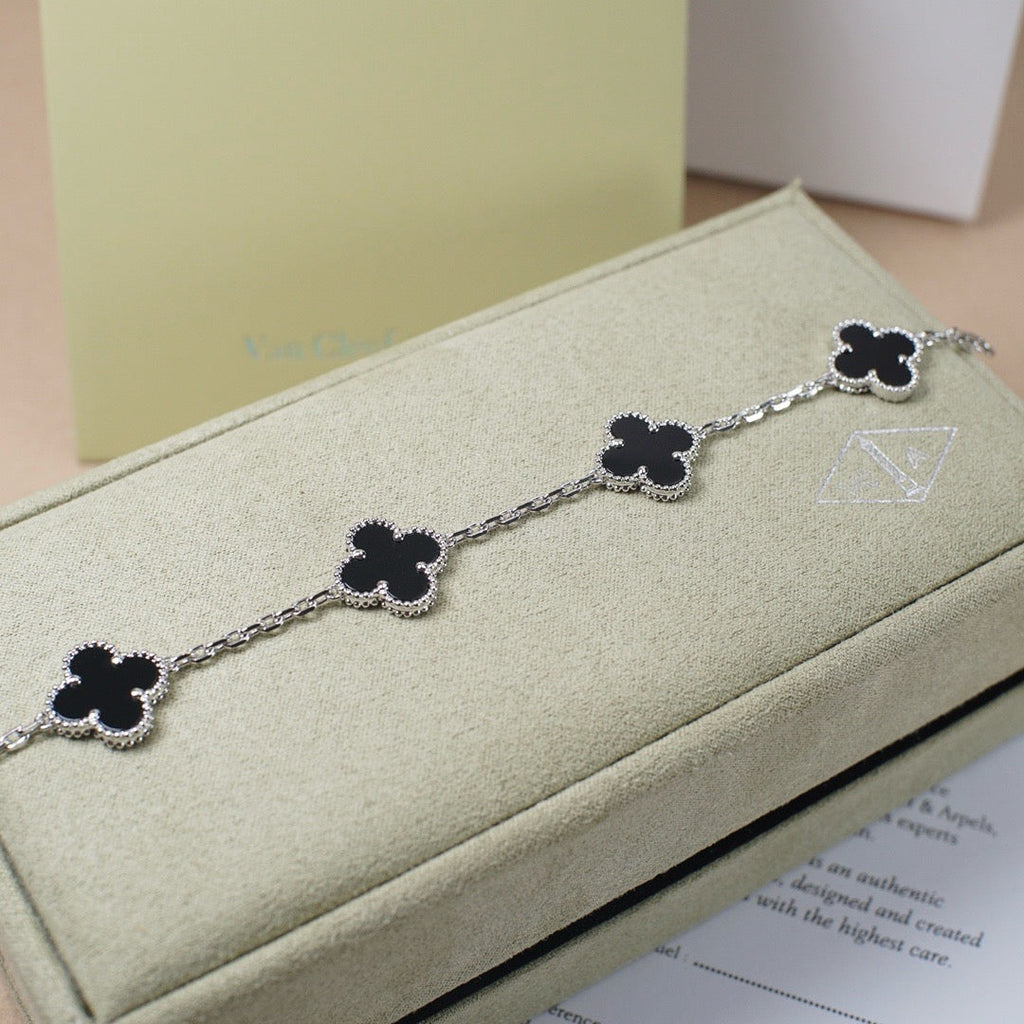 [LUXE JEWELRY] CLOVER 5 MOTIF ONYXS BRACELET COLLECTION