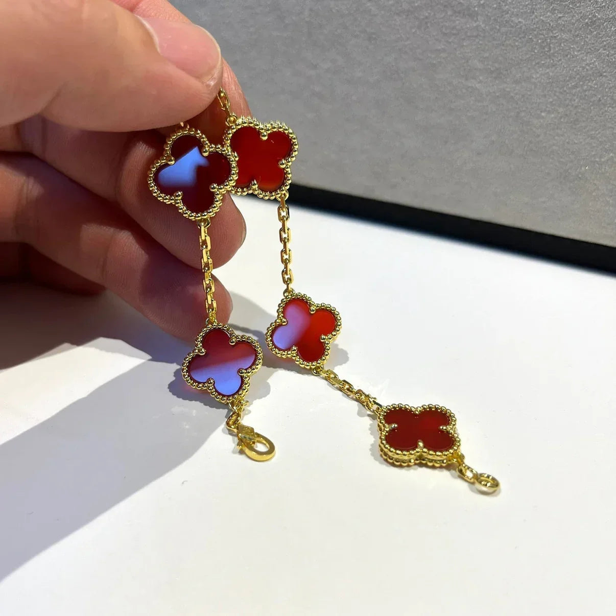 [LUXE JEWELRY] CLOVER 5 MOTIF RED CORNELIAN BRACELET COLLECTION