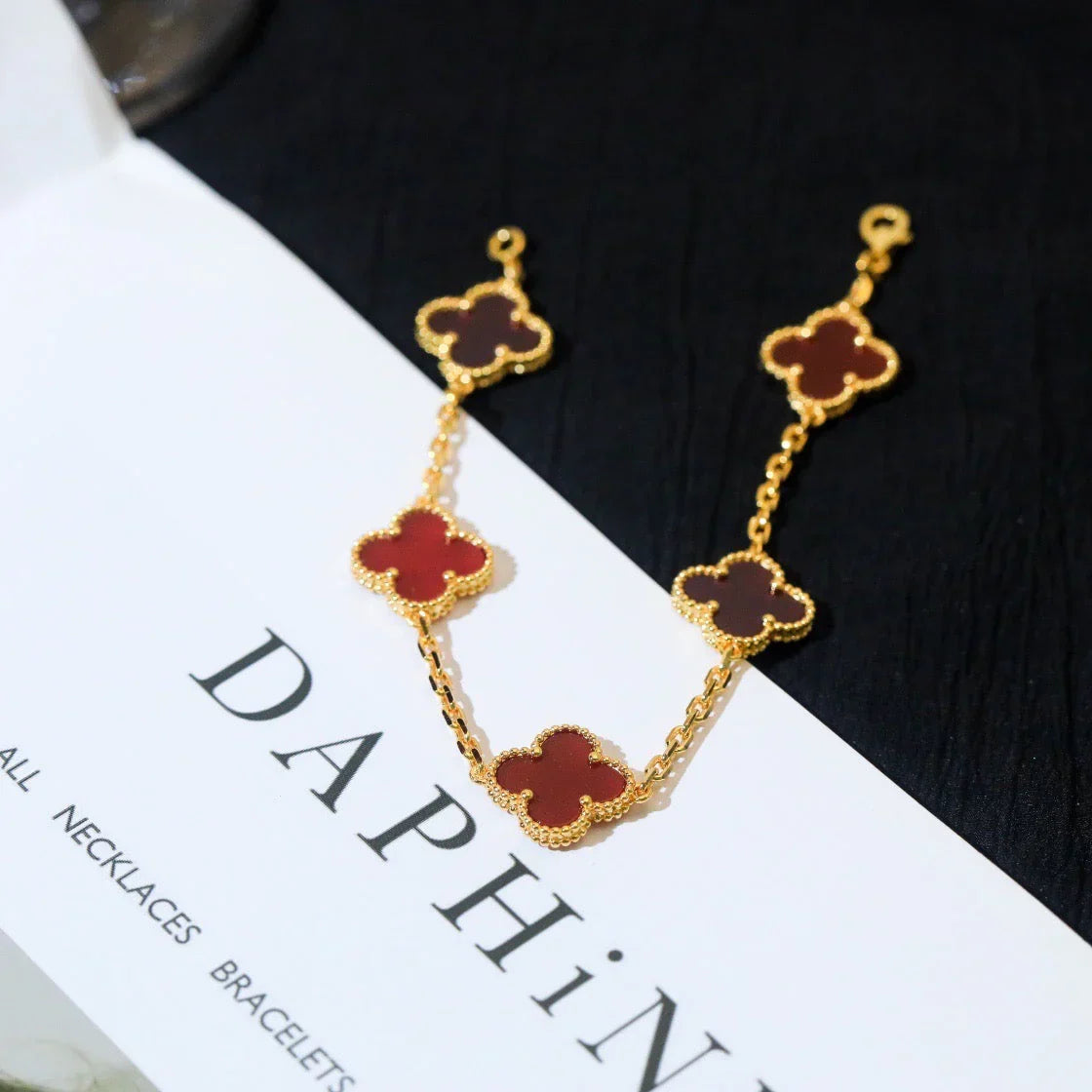 [LUXE JEWELRY] CLOVER 5 MOTIF RED CORNELIAN BRACELET COLLECTION