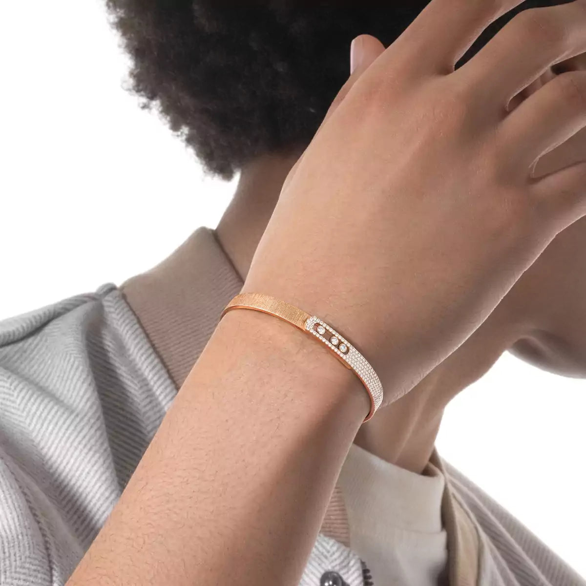 [LUXE JEWELRY]Move Noa Ciselé half pavé bangle
