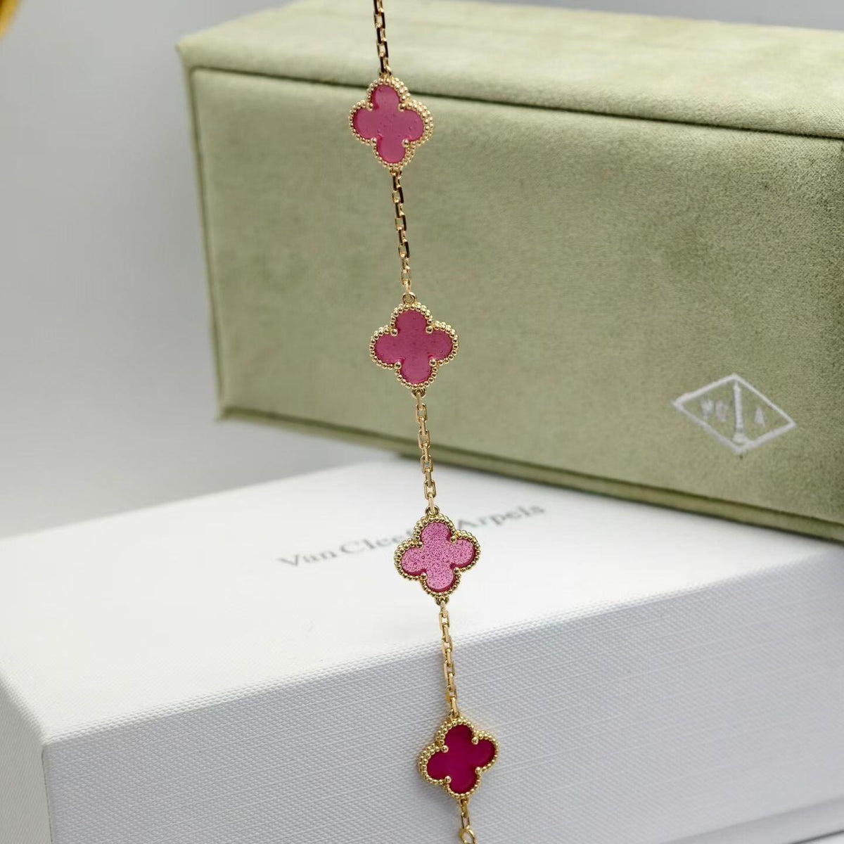 [LUXE JEWELRY]NEW CLOVER 5 MOTIFS PINK ENAMEL BRACELET