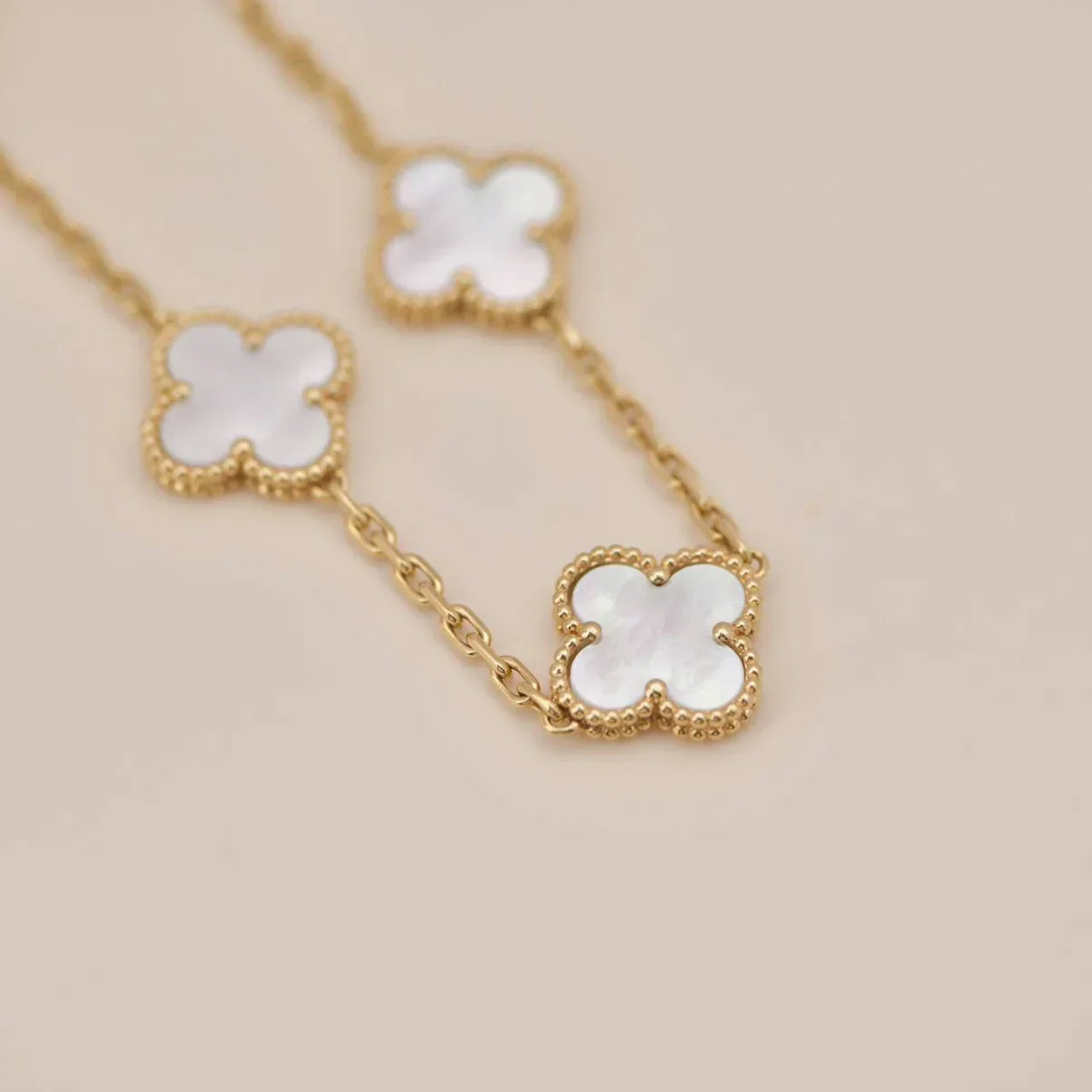 [LUXE JEWELRY]CLOVER WHITE PEARL MOP 5 MOTIF BRACELET COLLECTION
