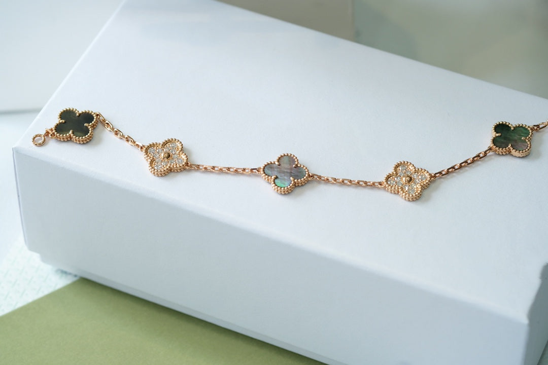 [LUXE JEWELRY] CLOVER 5 MOTIF GRAY MOP BRACELET COLLECTION