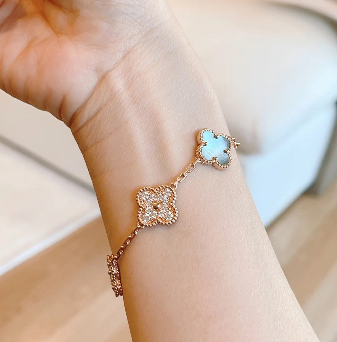 [LUXE JEWELRY] CLOVER 5 MOTIF GRAY MOP BRACELET COLLECTION