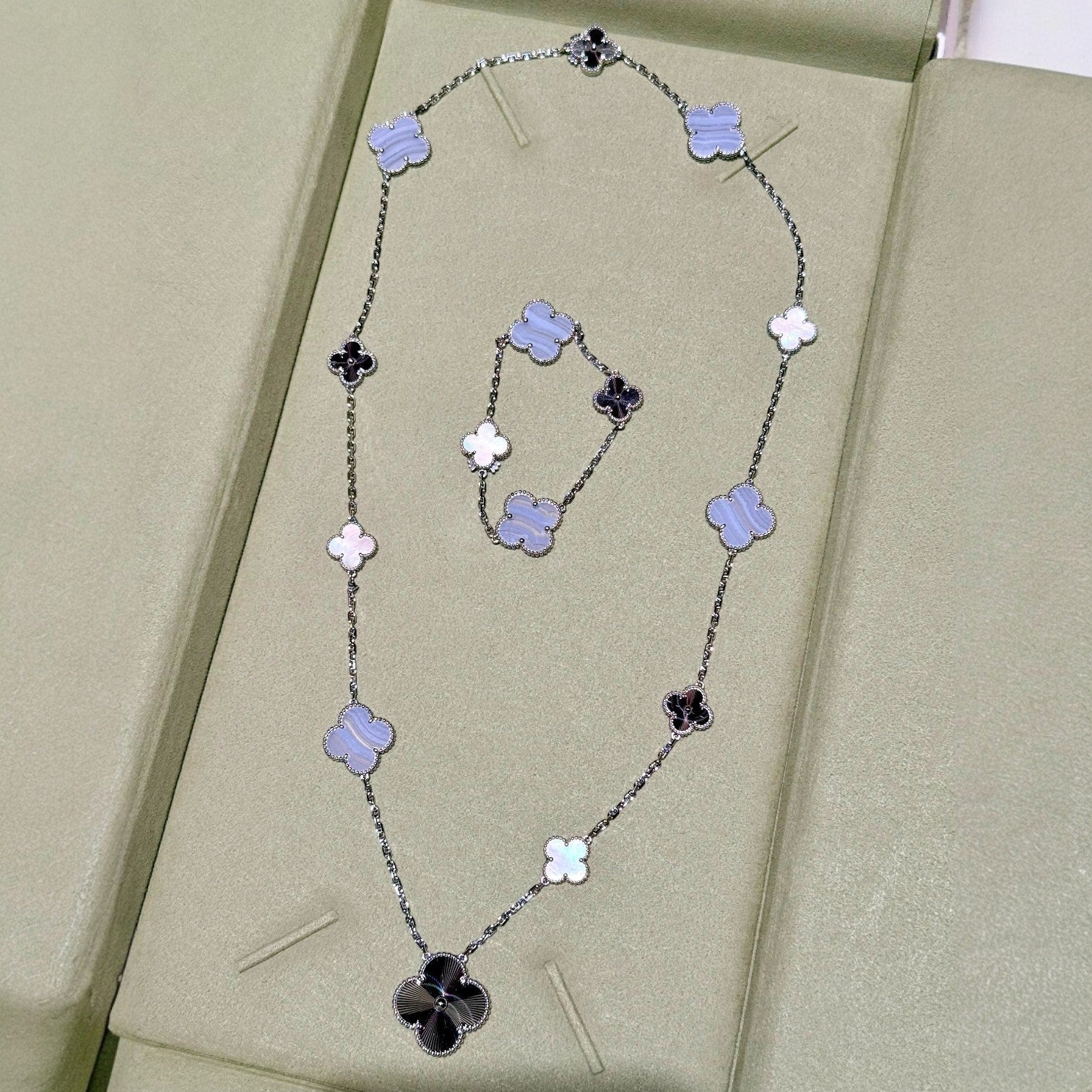 [LUXE JEWELRY]DETACHABLE CLOVER 15(11+4) FLOWER SILVER NECKLACE SET