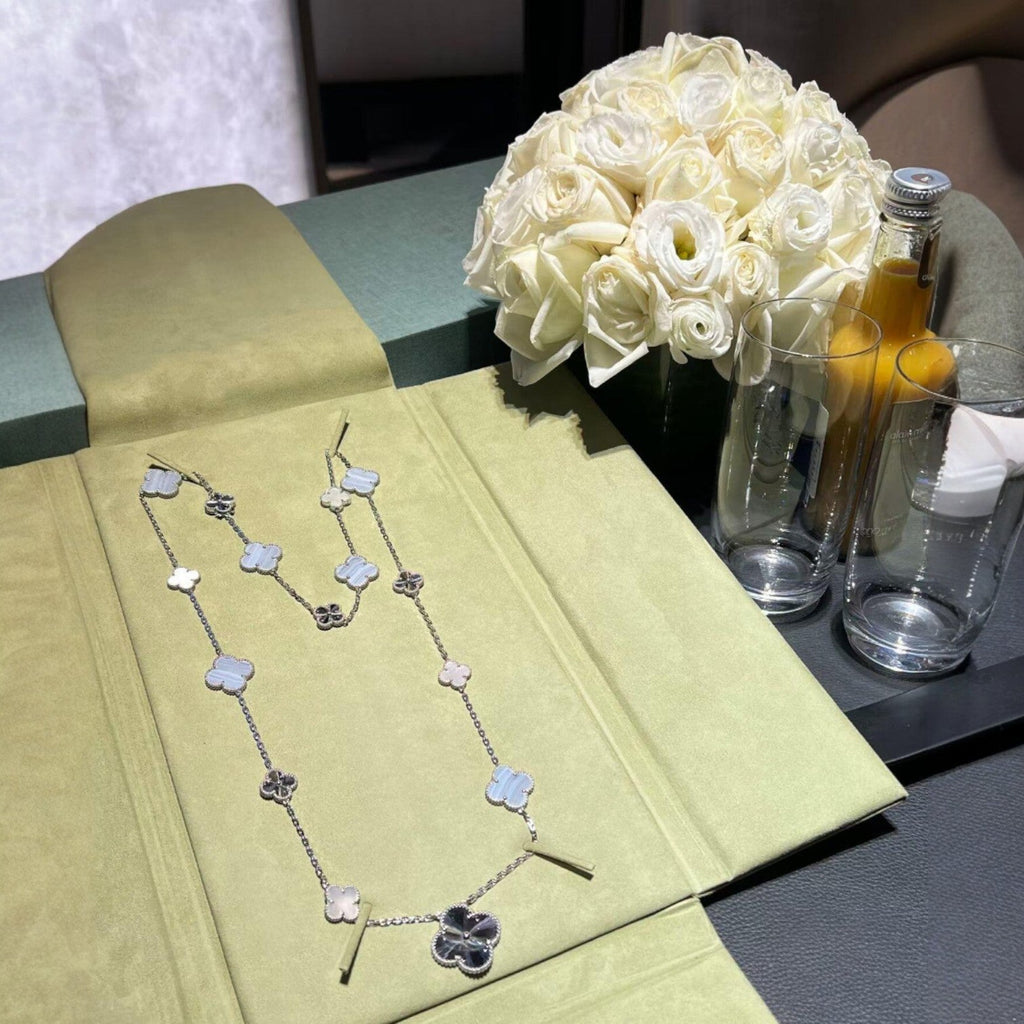 [LUXE JEWELRY]DETACHABLE CLOVER 15(11+4) FLOWER SILVER NECKLACE SET