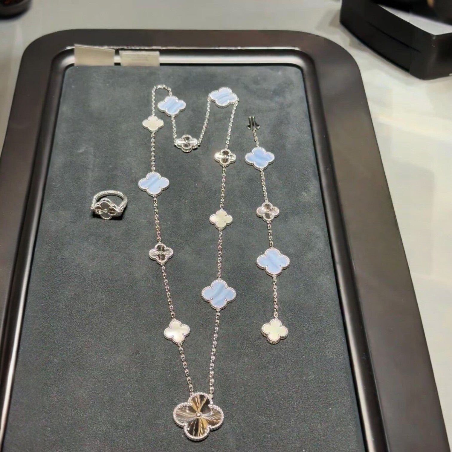 [LUXE JEWELRY]DETACHABLE CLOVER 15(11+4) FLOWER SILVER NECKLACE SET