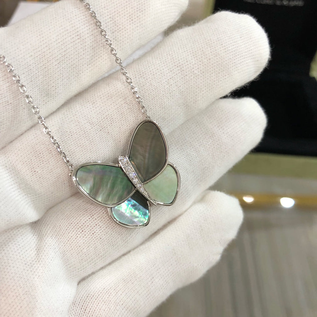 [LUXE JEWELRY]LARGE BUTTERFLY SILVER PENDANT DIAMOND NECKLACE