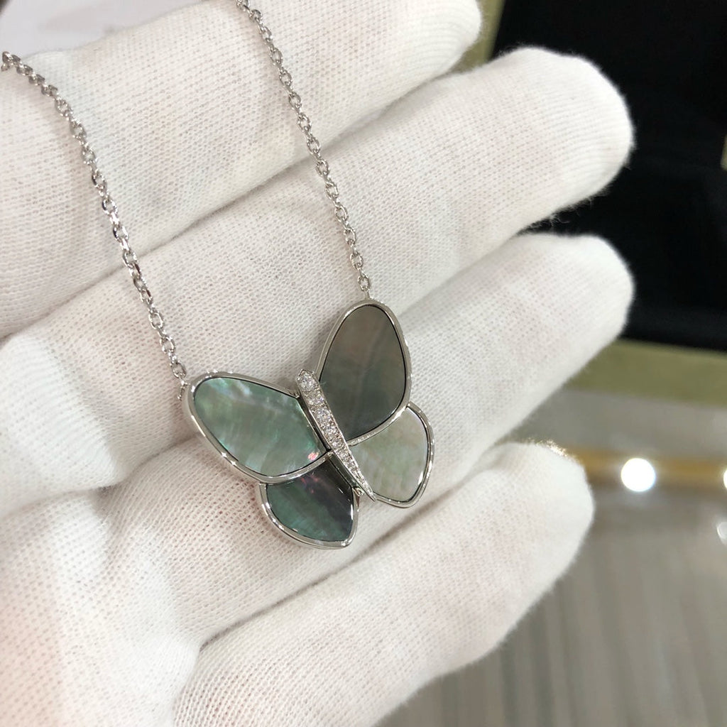 [LUXE JEWELRY]LARGE BUTTERFLY SILVER PENDANT DIAMOND NECKLACE