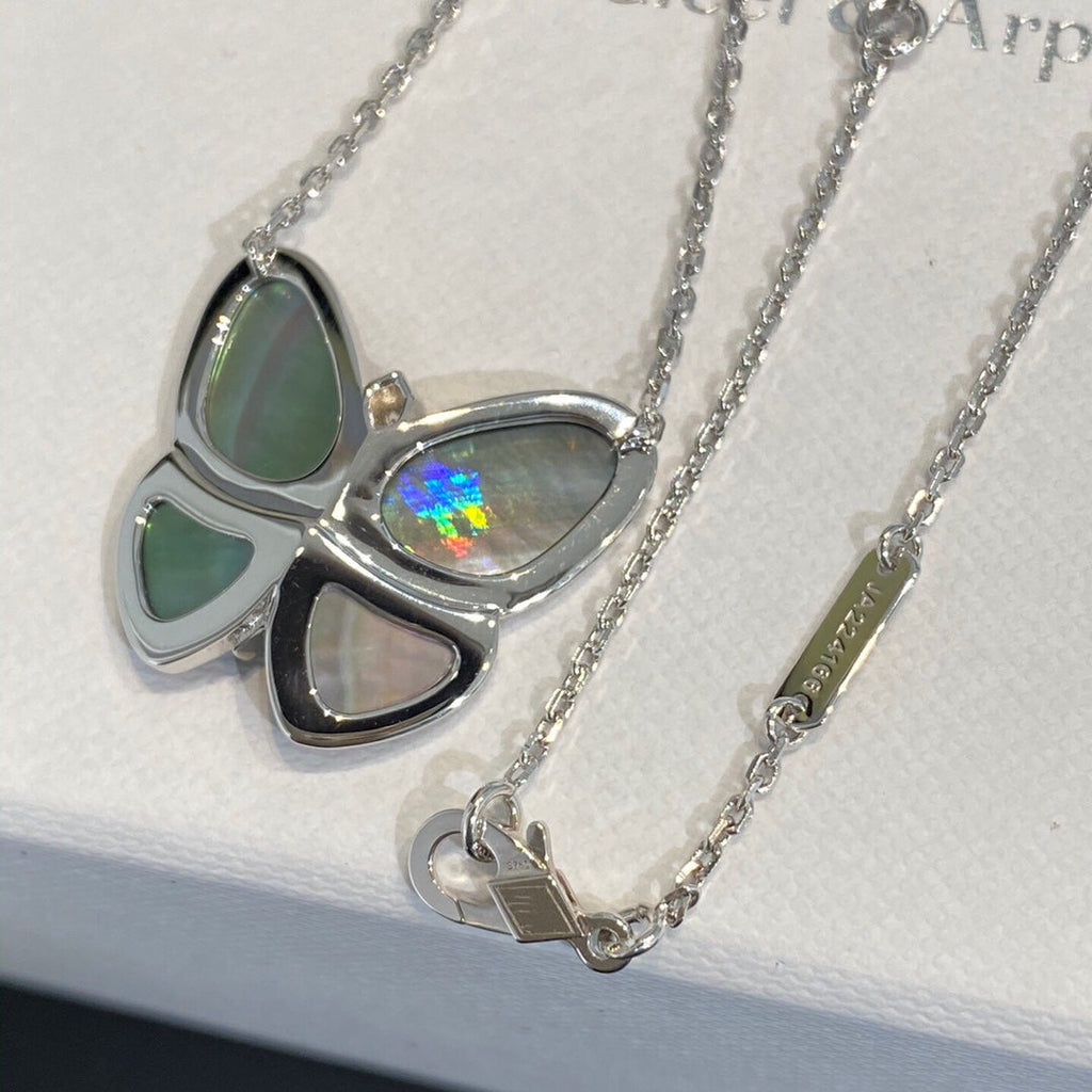 [LUXE JEWELRY]LARGE BUTTERFLY SILVER PENDANT DIAMOND NECKLACE