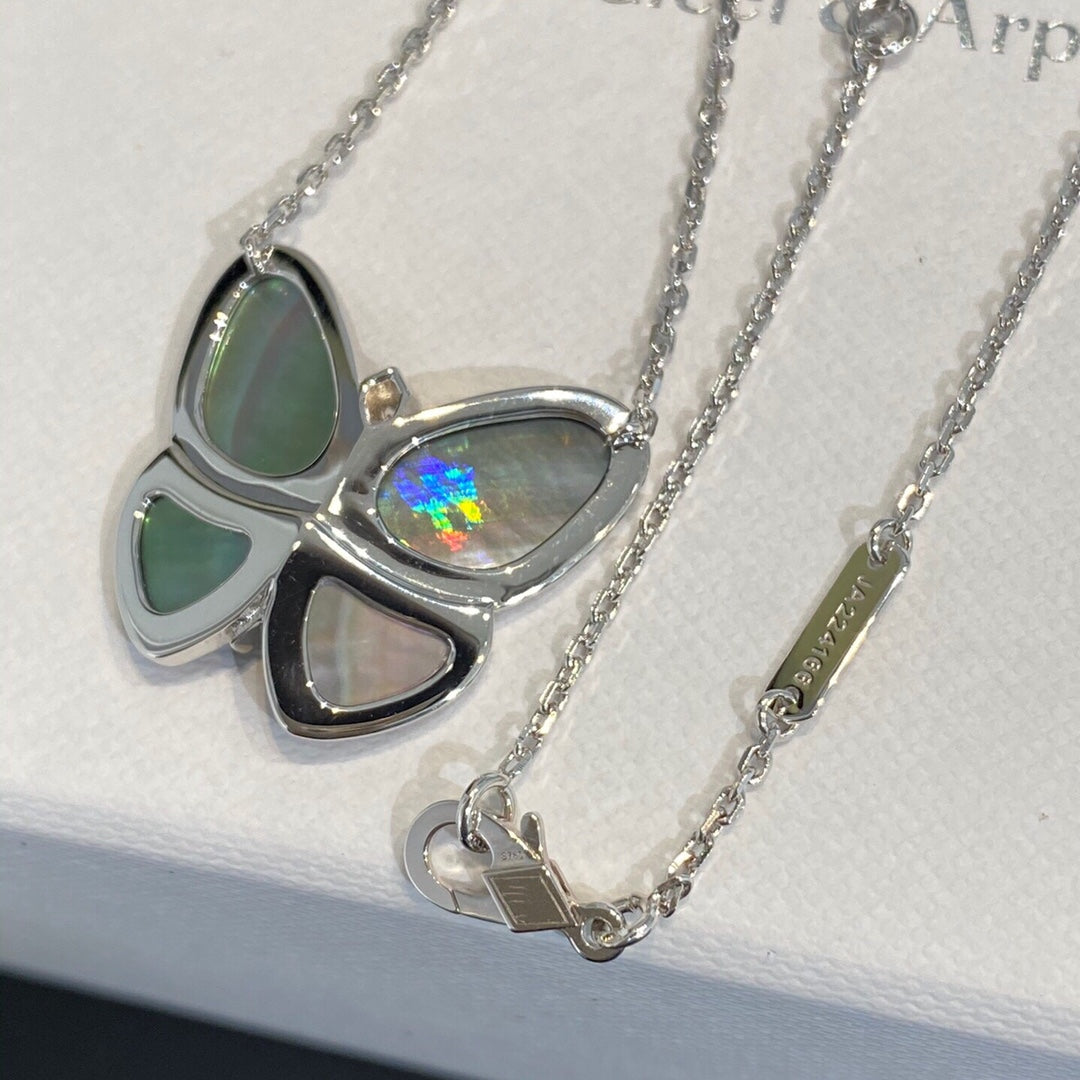 [LUXE JEWELRY]LARGE BUTTERFLY SILVER PENDANT DIAMOND NECKLACE