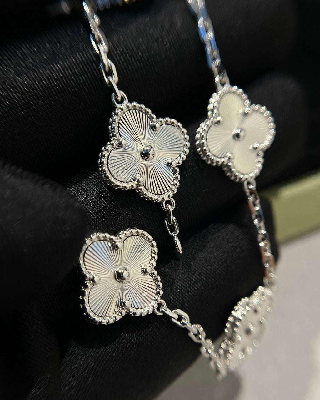 [LUXE JEWELRY] CLOVER 5 MOTIF LASER BRACELET COLLECTION